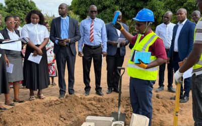 Bispo João F. Sambo Lança a Primeira Pedra para construção do Edifício Multiuso na Escola Comunitária Metodista Unida -Tsalala